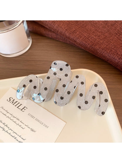Beau - Elegant Wavy Claw Clip