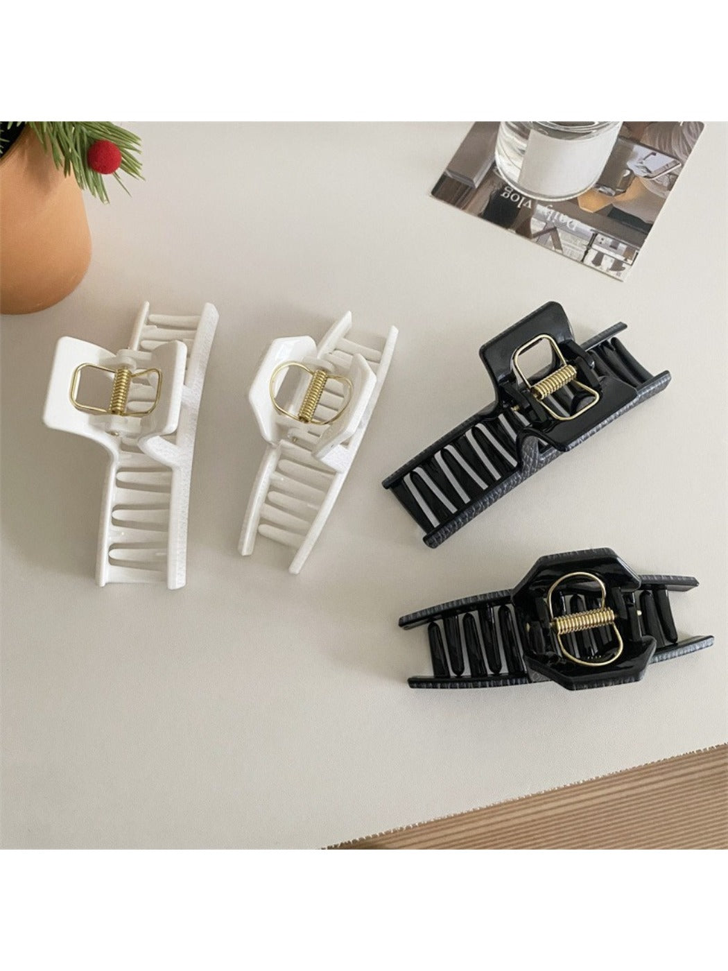 Beau - Elegant Openwork Square Shaped Claw Clip