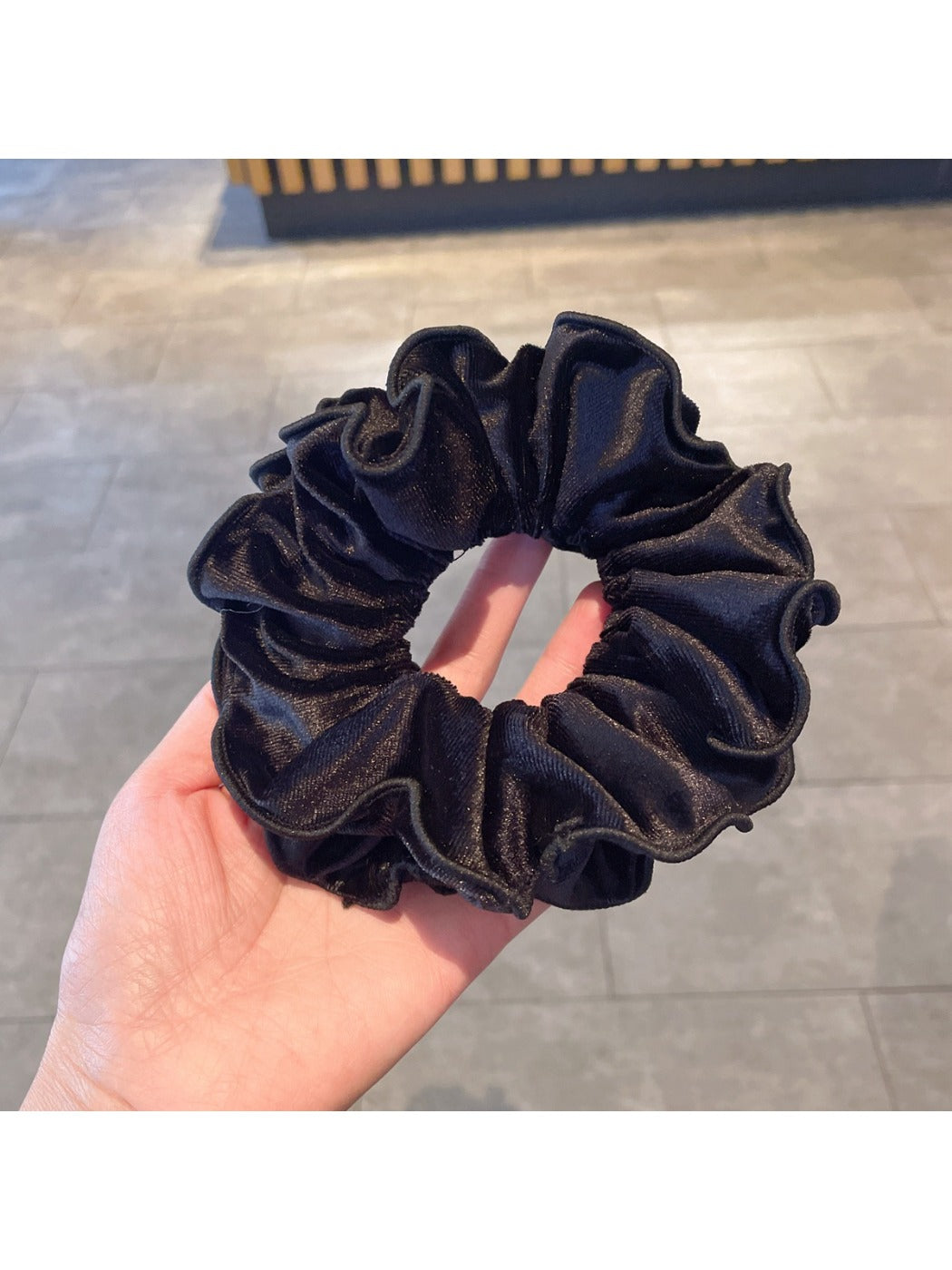 Gifty - Minimalist Solid Color Wave Scrunchies