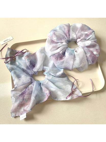 Close-up of Gifty stylish minimalist ombre scrunchie in soft pastel colors