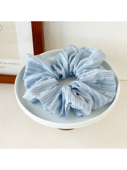 Gifty - Trendy Blue and White Striped Scrunchie