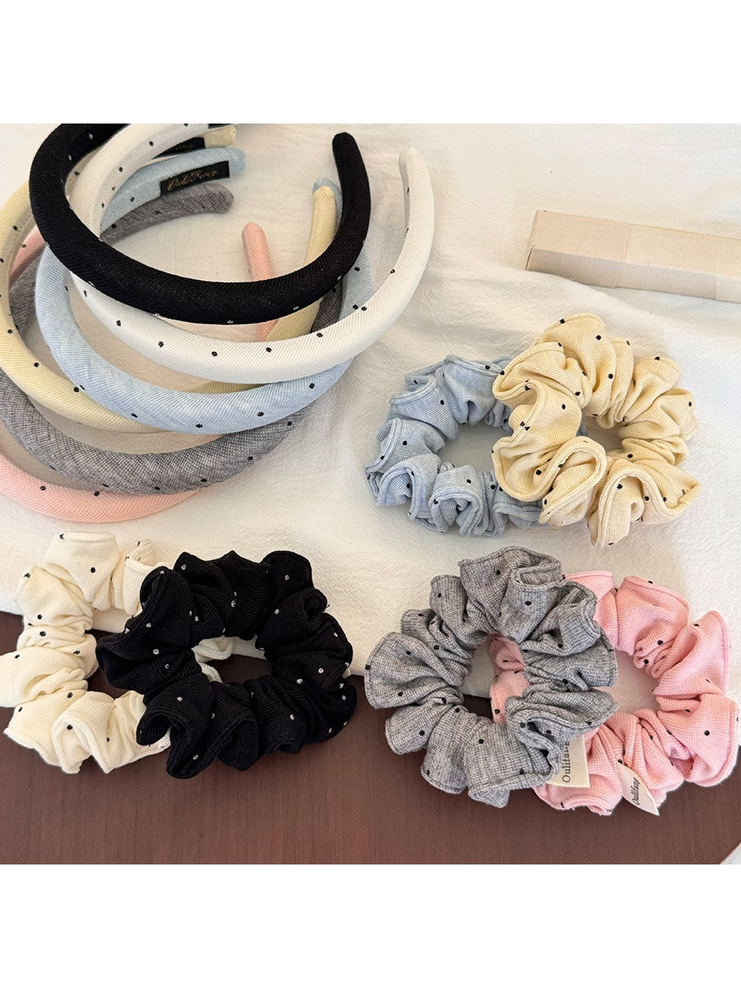 Gifty - Rounded Polka Dot Polyester Fashion Scrunchie