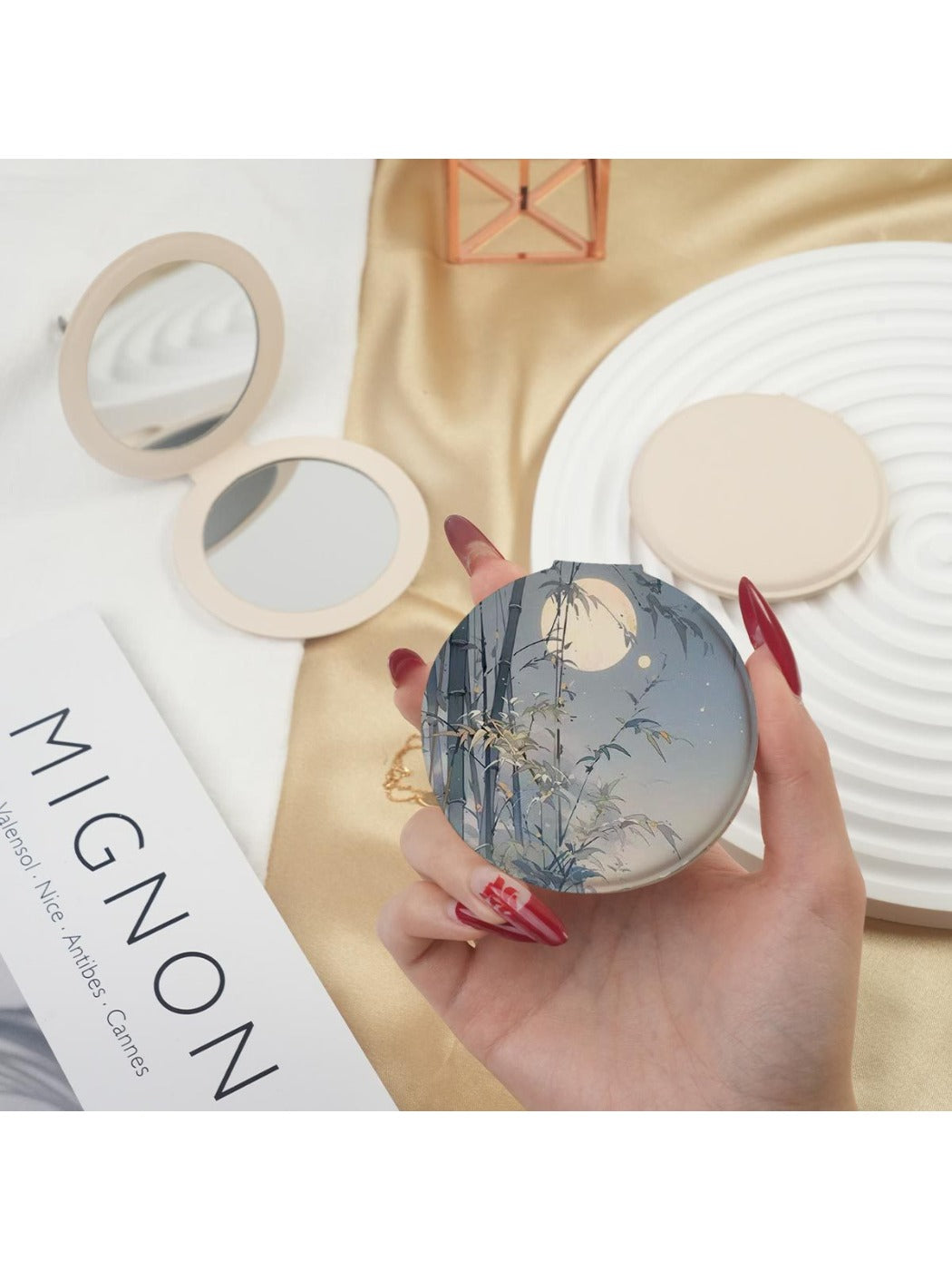 Mirroray - Vintage Scenery Patterned Round Compact Mirror