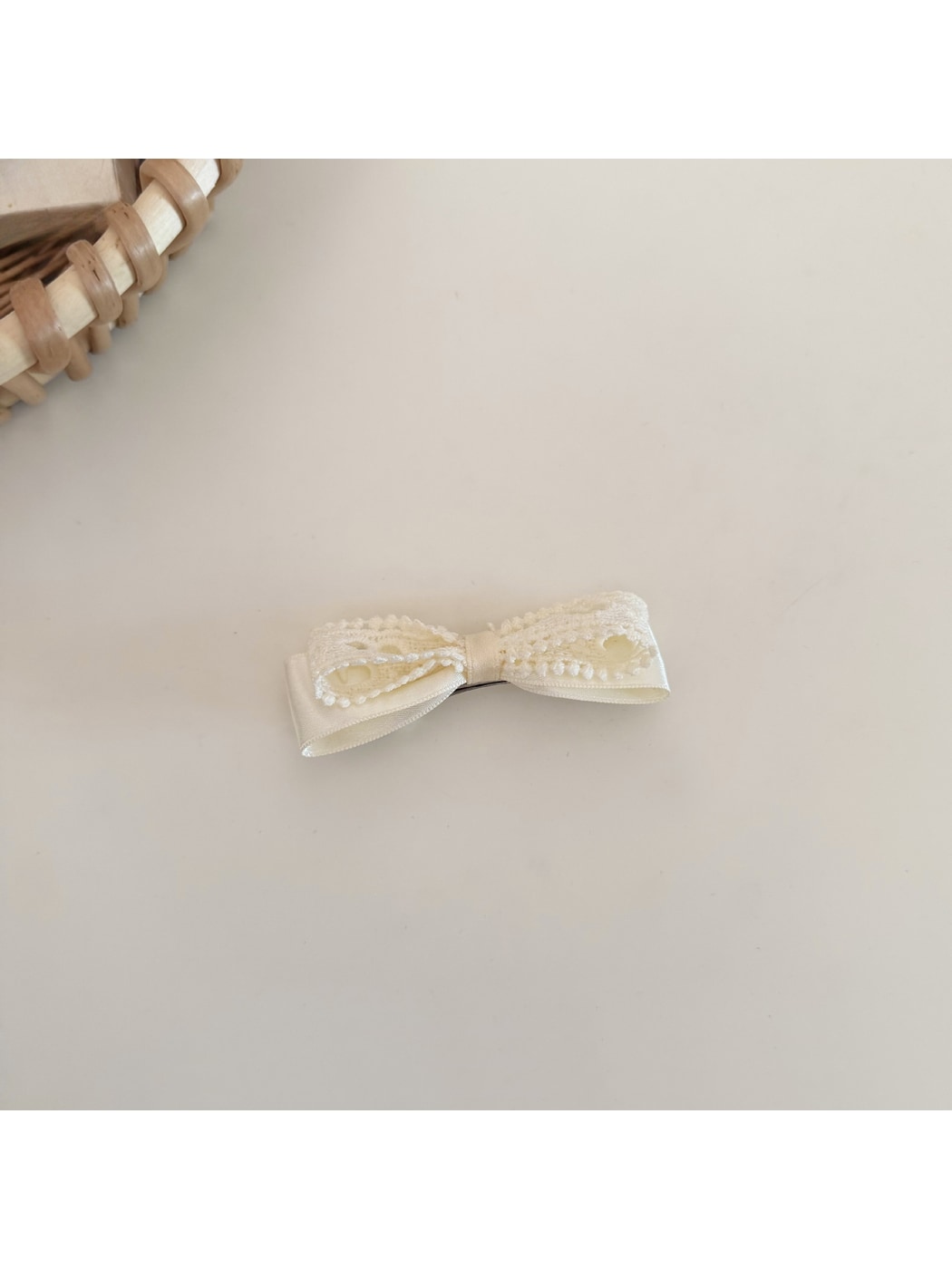 Gifty - Heart Cutout Bow Satin Scrunchie