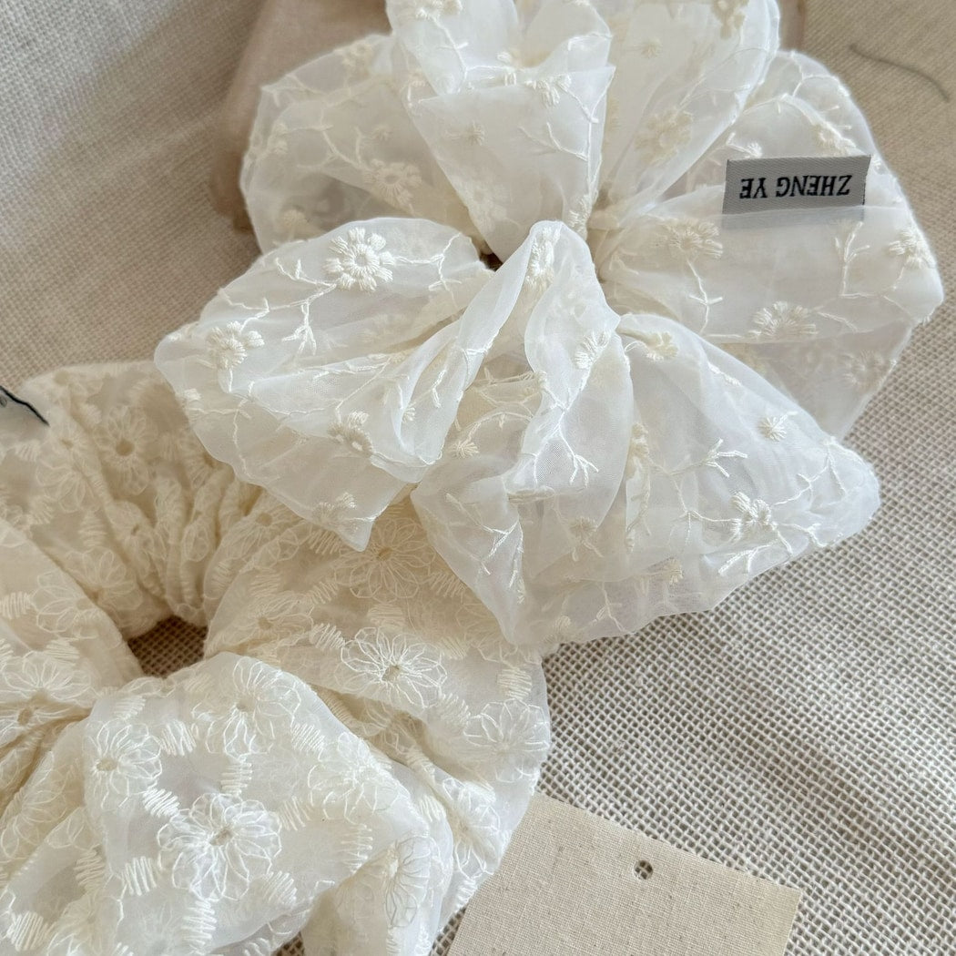 Gifty - Floral Lace Ponytail and Bun Scrunchie
