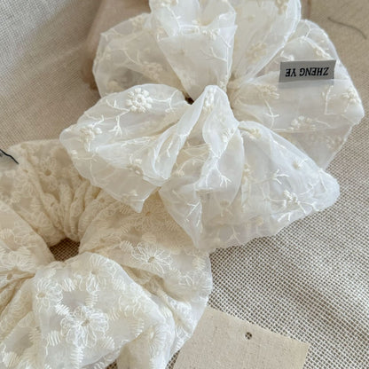 Gifty - Floral Lace Ponytail and Bun Scrunchie