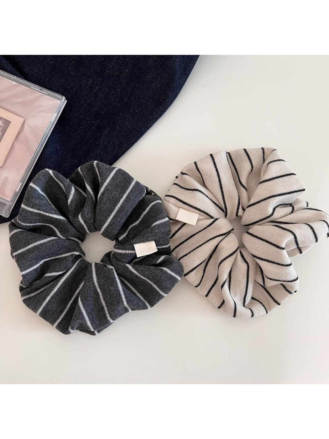Gifty - Chic Minimalist Stripe Scrunchie