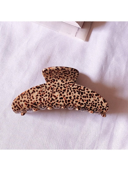 Top view of Beau chic tiny floral acetate claw clip displaying floral details