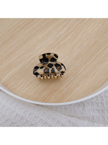 Beau medium half ponytail claw clip open showing teeth and spring