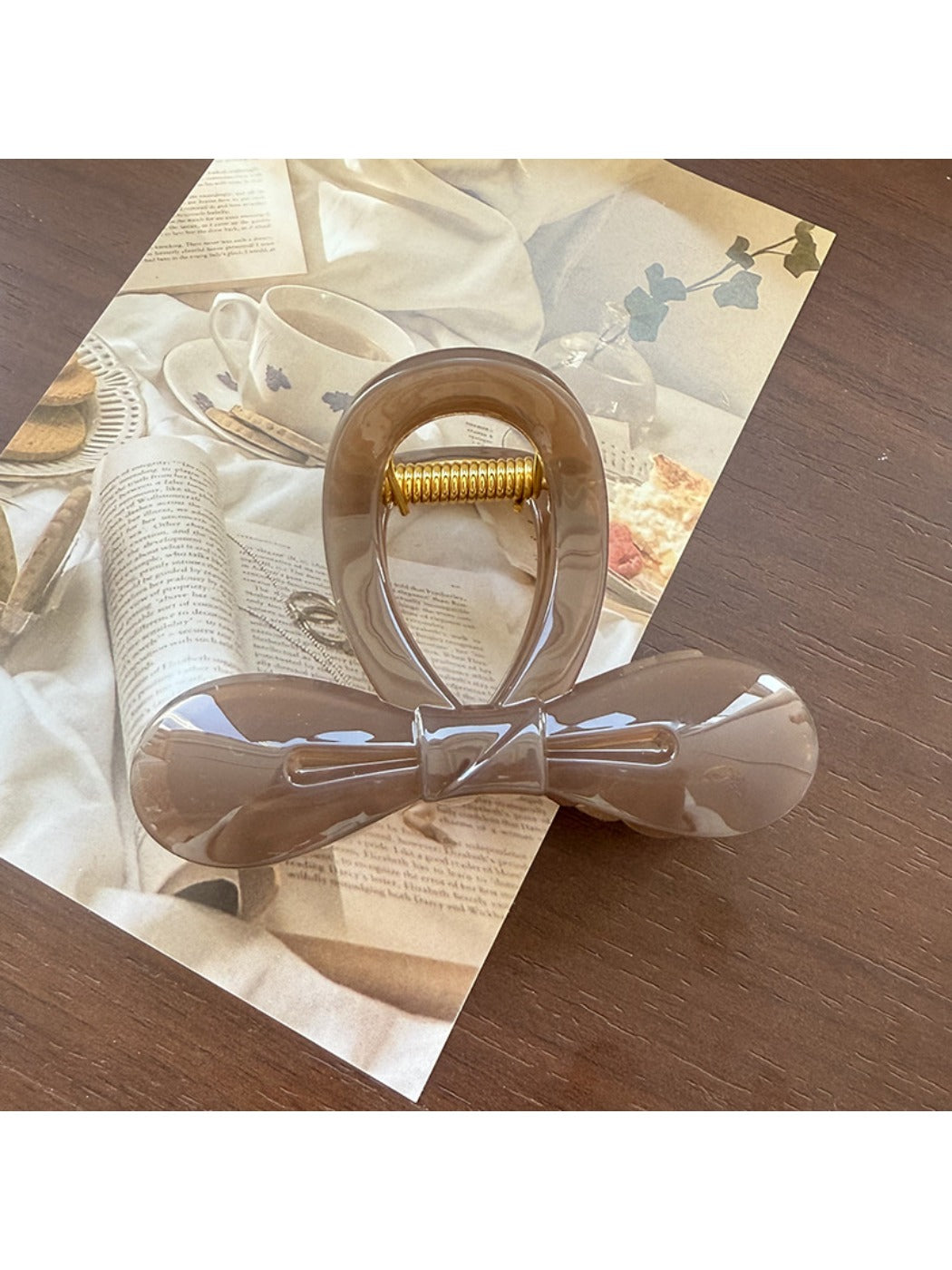 Beau - Cutout Bow Tie Hair Claw Clip