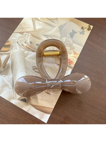Beau - Cutout Bow Tie Hair Claw Clip