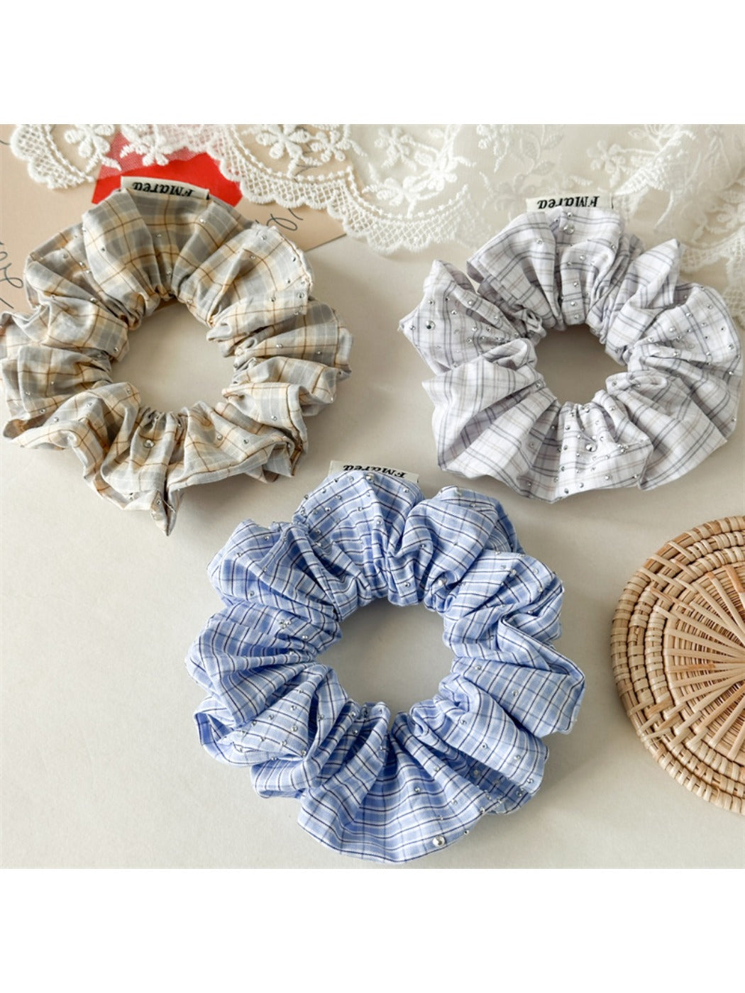 Gifty - Chic Plaid Scrunchie Hair Tie