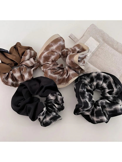 Gifty - Checkered Fabric Hair Scrunchie