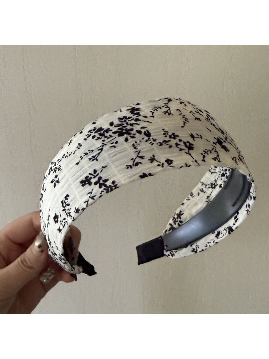 Folded Gifty headband displaying wide edges and floral print