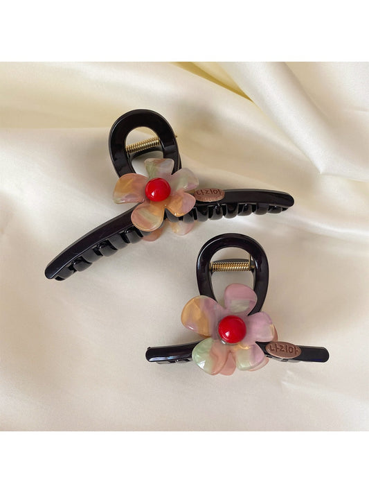 Beau crisscross flower claw clip in beige with detailed floral design