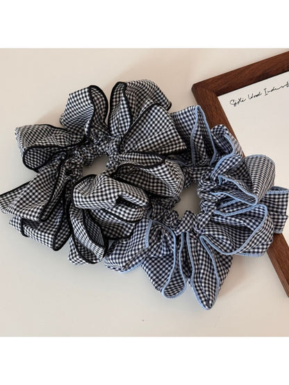 Gifty classic checked pattern scrunchie in black and white fabric close-up