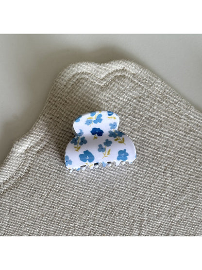 Beau - Cute Small Curved Hair Claw Clip
