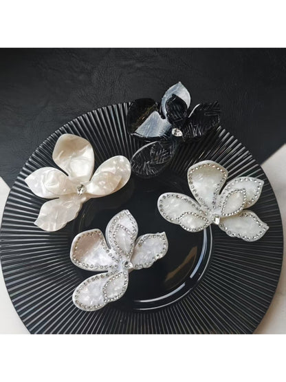 Beau - Chic Petal Shaped Hair Claw Clip
