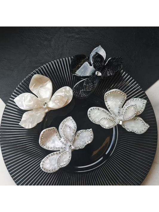 Beau - Chic Petal Shaped Hair Claw Clip