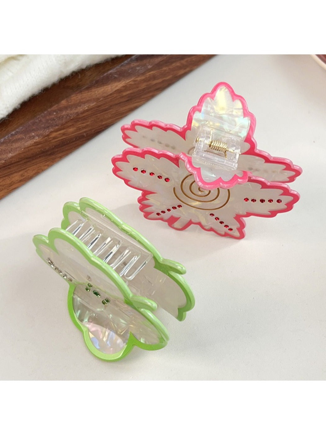 Beau vintage leaf shaped hair claw clip held in hand to show size and scale
