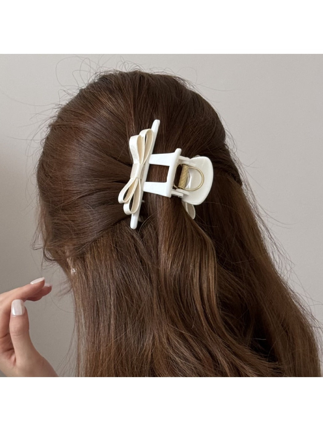 Side view of Beau T shaped bow hair claw clip highlighting bow design