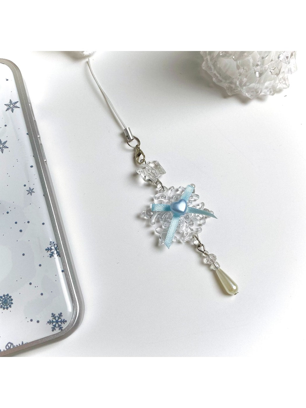 Keypus - Resin Snowflake Ribbon Heart Drop Keychain