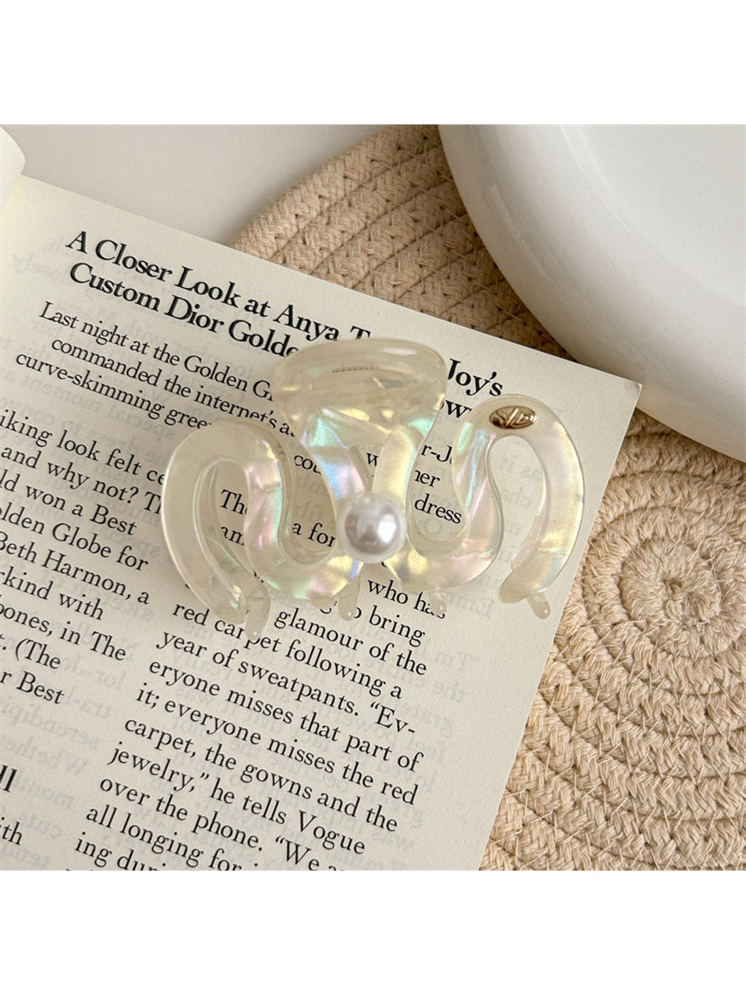 Beau - M-Shaped Acetate Letter Detail Claw Clip