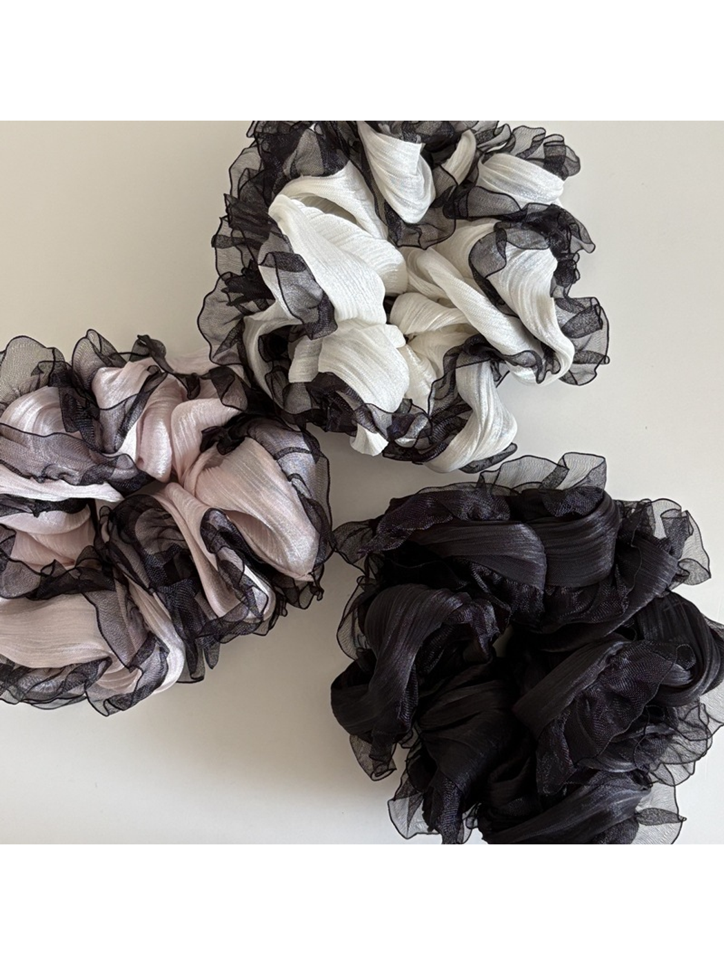 Gifty - Ruffled Cloud Shape Lace Trim Scrunchie