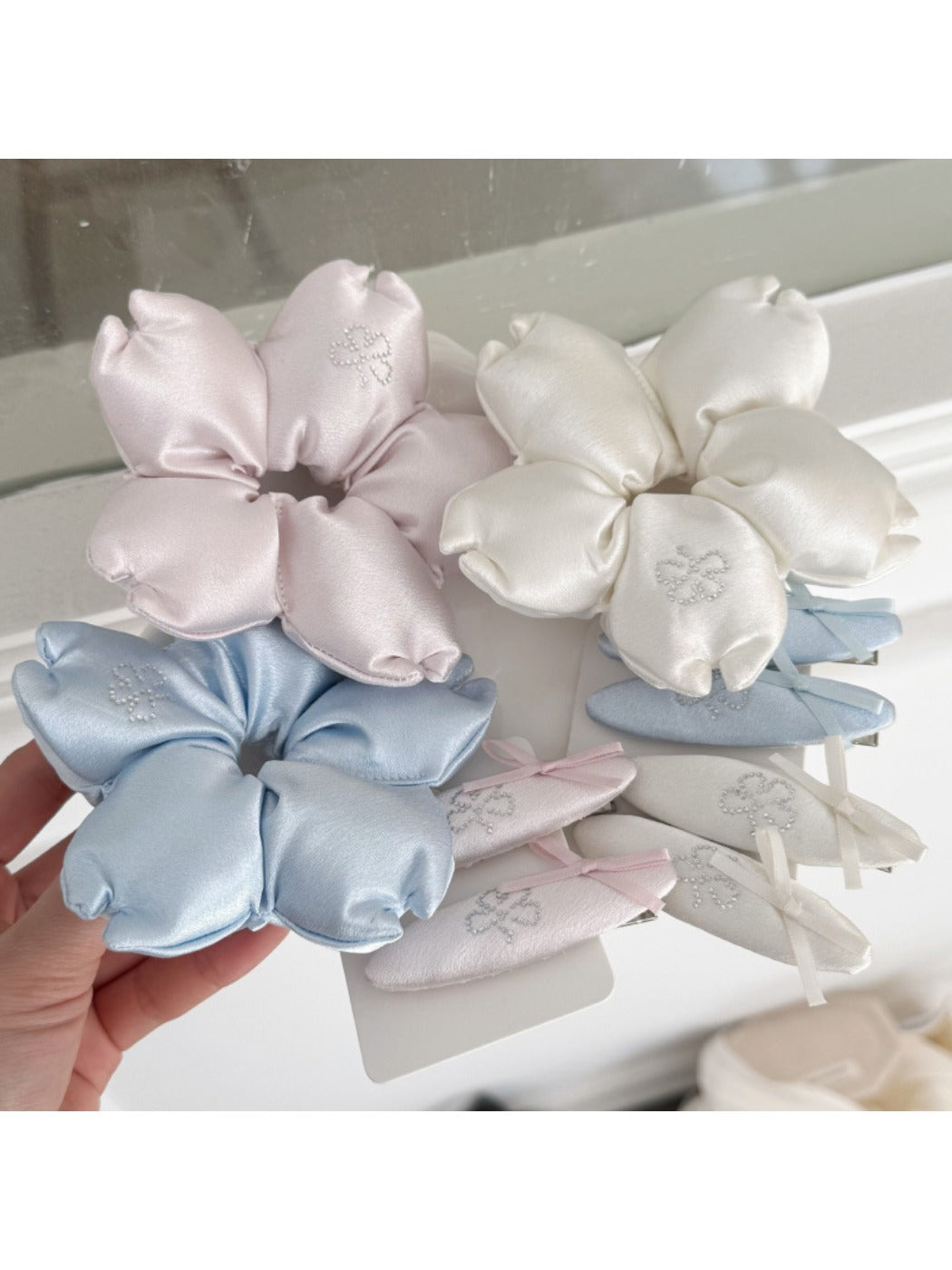 Gifty - 3D Flower Scrunchie and Headband