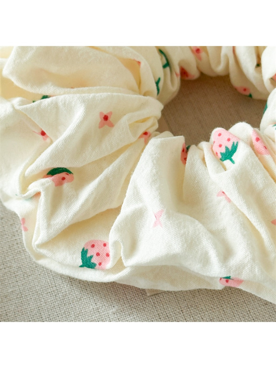 Gifty - Cute Strawberry Hair Scrunchie