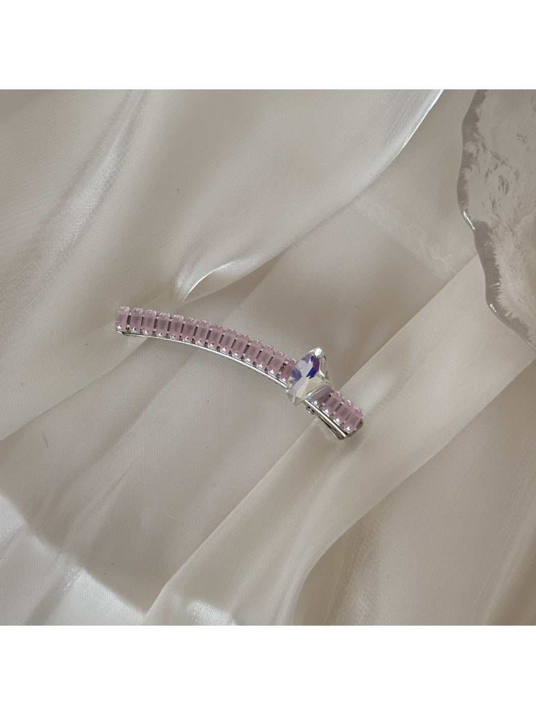 Beau chic flat hair clip displayed with soft natural lighting