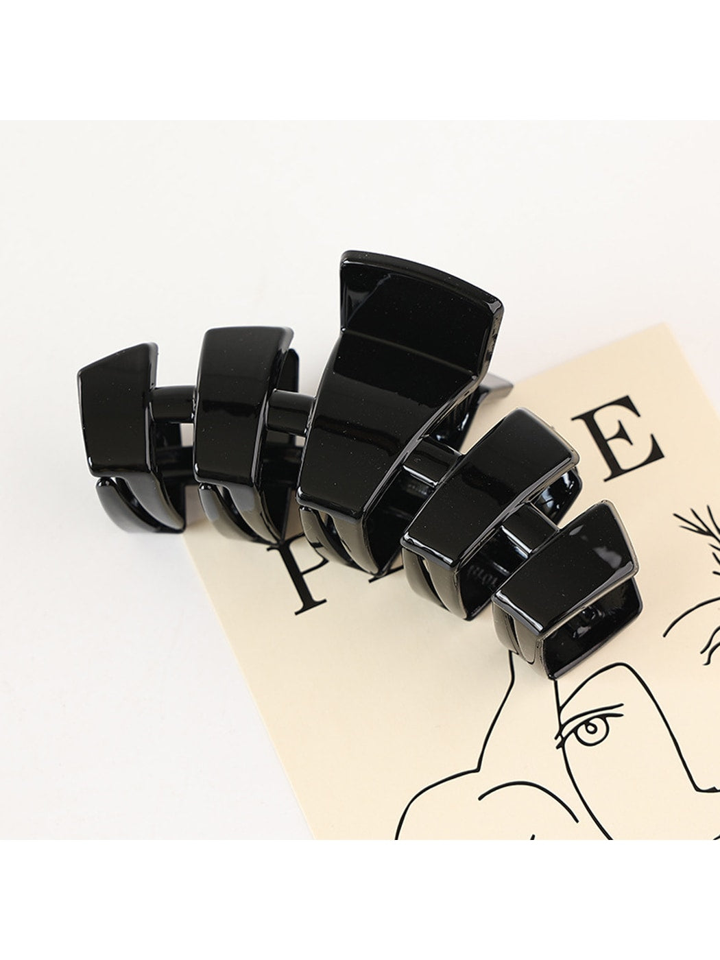 Beau - Simple Matte Finish Plastic Claw Clip
