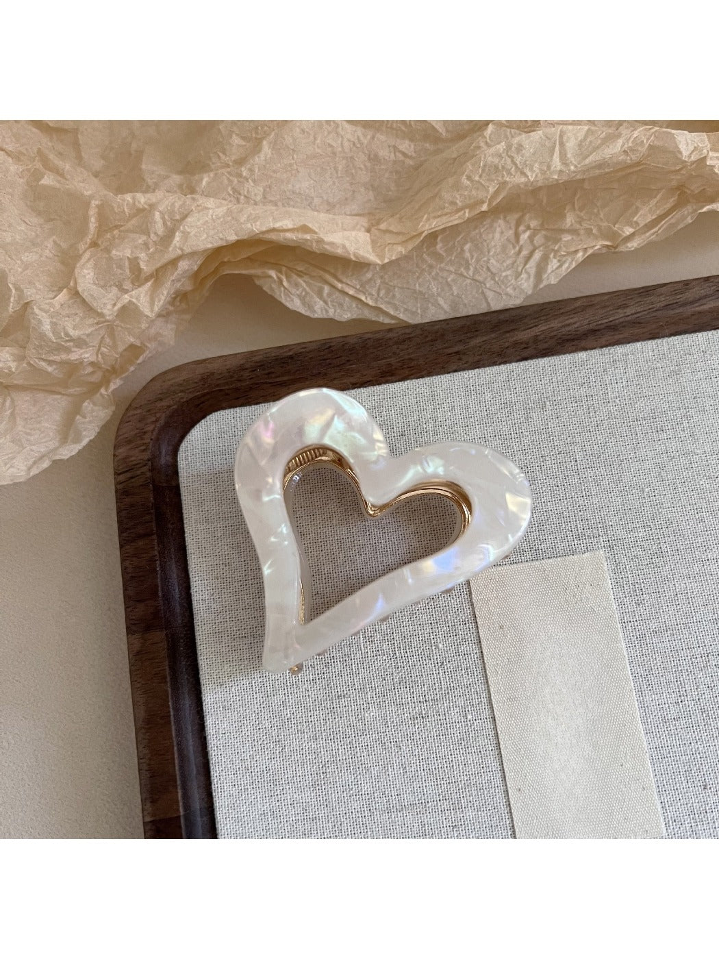 Beau - Premium Heart-Shaped Hair Clip