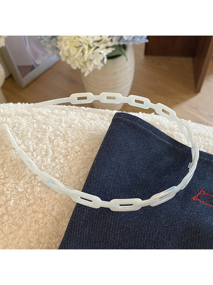 Top view of Gifty acetate chain style headband displaying smooth curved shape