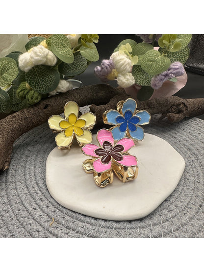 Close-up of Beau lively sunny flower hair clip with yellow petals and green leaves