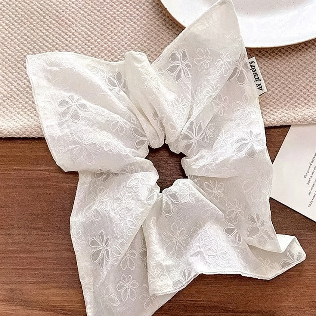 Gifty - Floral Embroidered Fabric Scrunchie