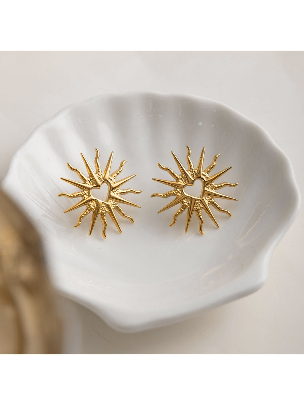 Earedge - Openwork Sunflower Stud Earrings