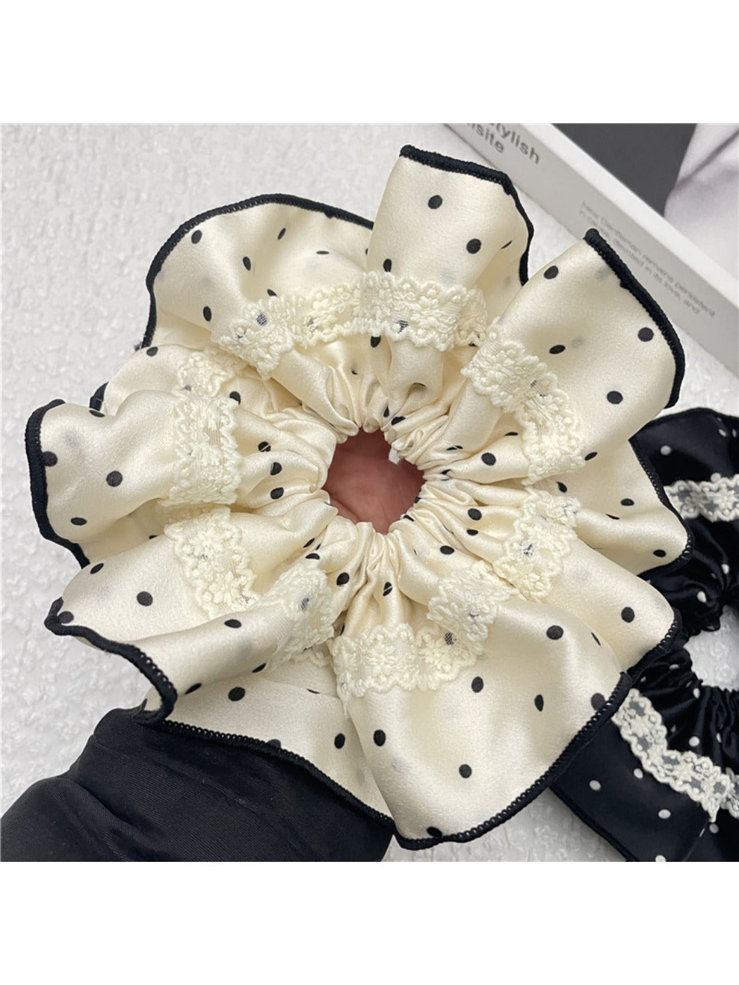 Gifty - Polka Dot Lace Satin Hair Loop