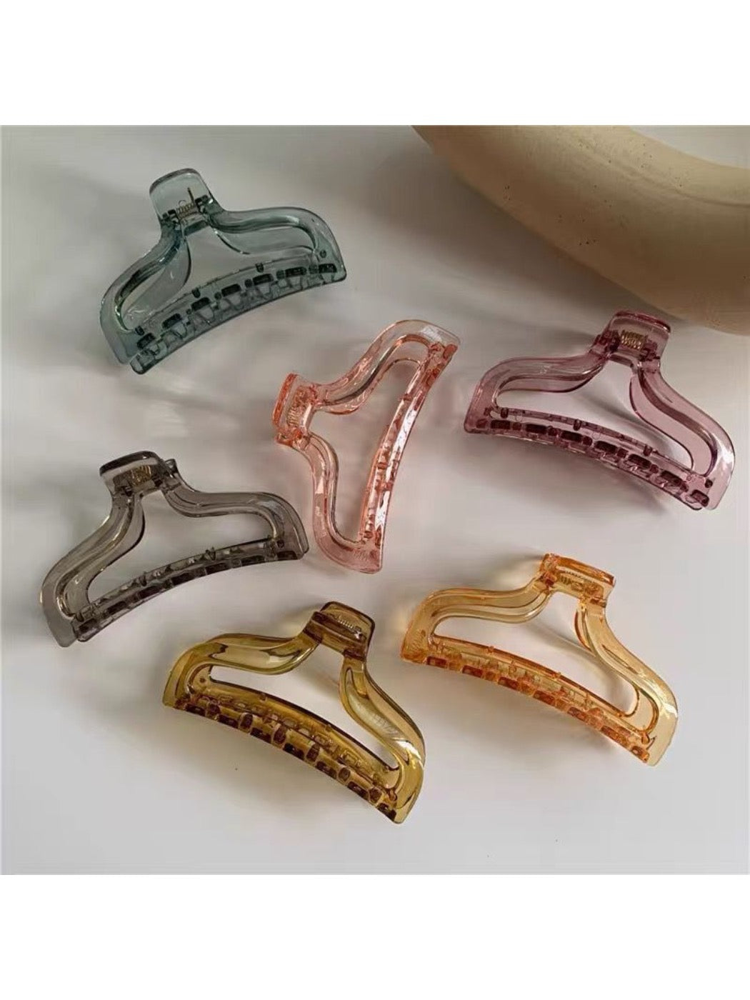 Beau - Transparent Fish Tail Claw Clip
