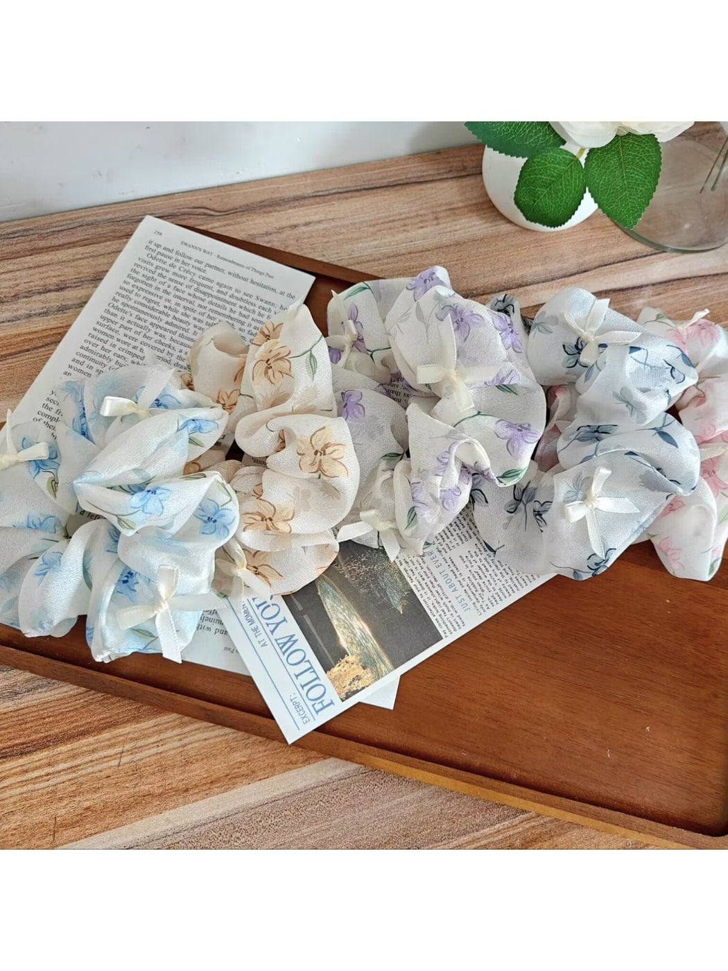 Gifty - Floral Bow Polyester Fabric Flower Scrunchie