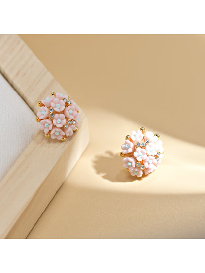 Earedge - Daisy-Shaped Stud Earrings