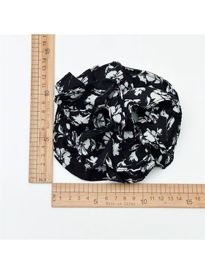 Gifty - Elegant Floral Print Scrunchie