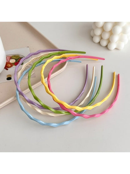 Gifty sweet solid color wavy headband in soft pink fabric on white background
