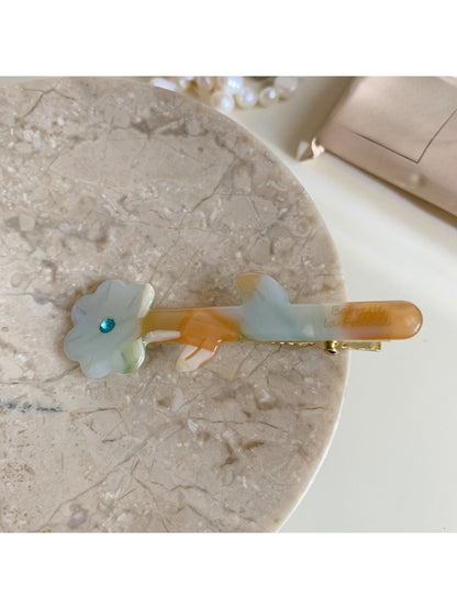 Beau - Simple Floral Acetate Hair Clip