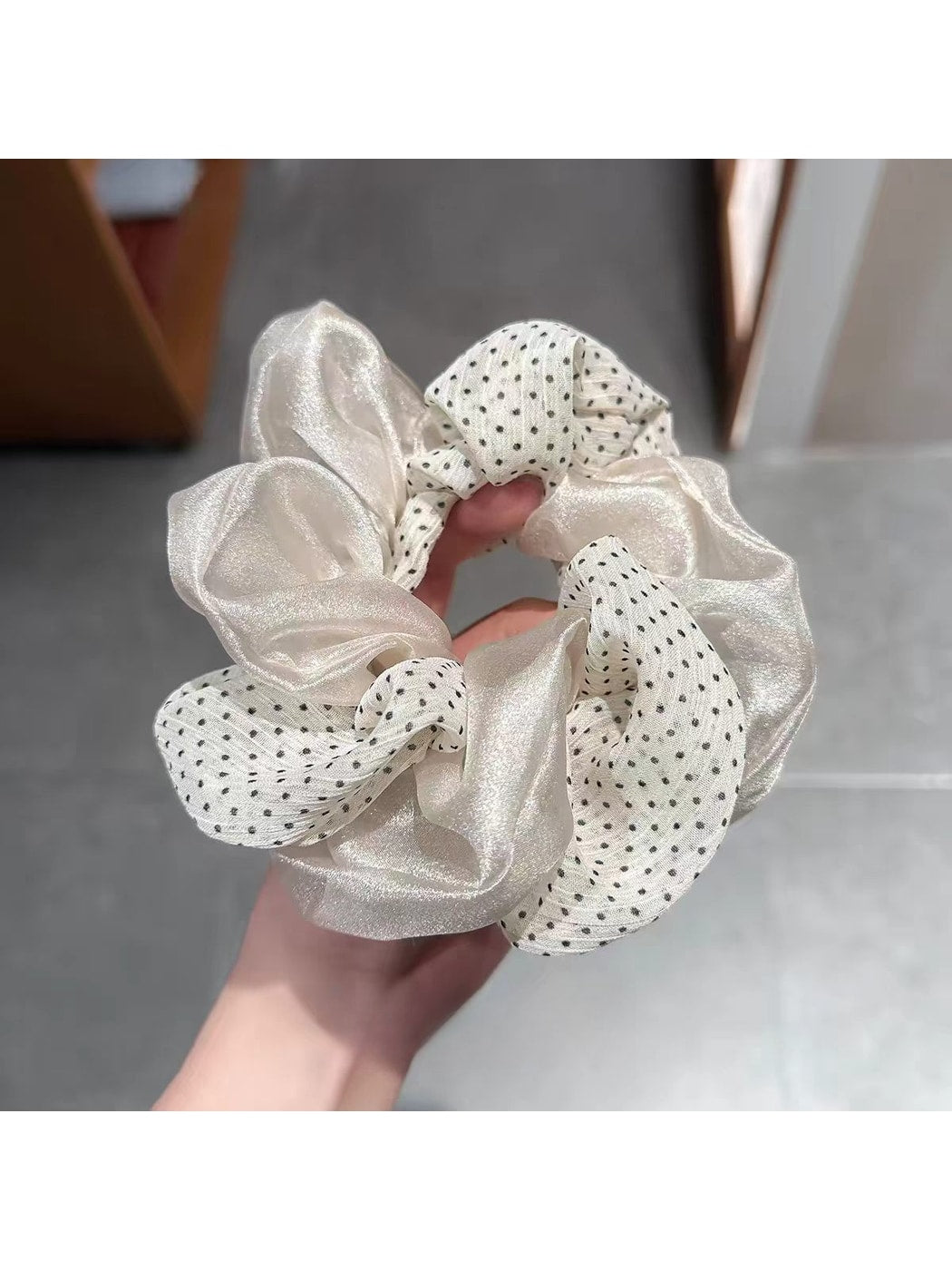 Gifty - Polka Dot Polyester Ponytail Scrunchie Hair Tie