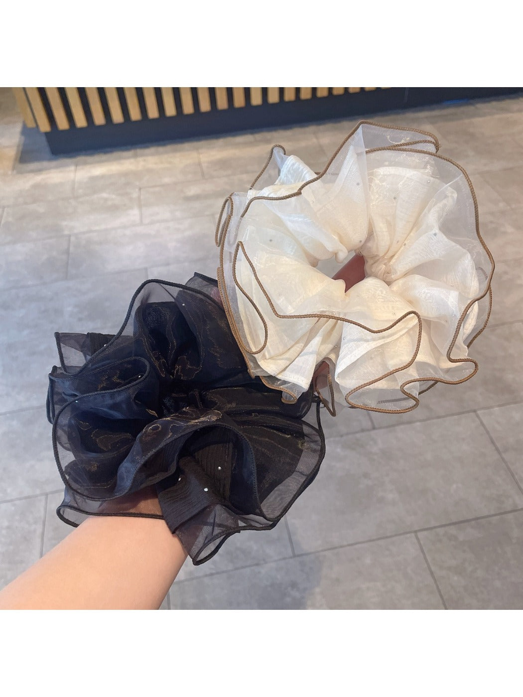 Gifty - 3D Tiered Ruffle Scrunchie