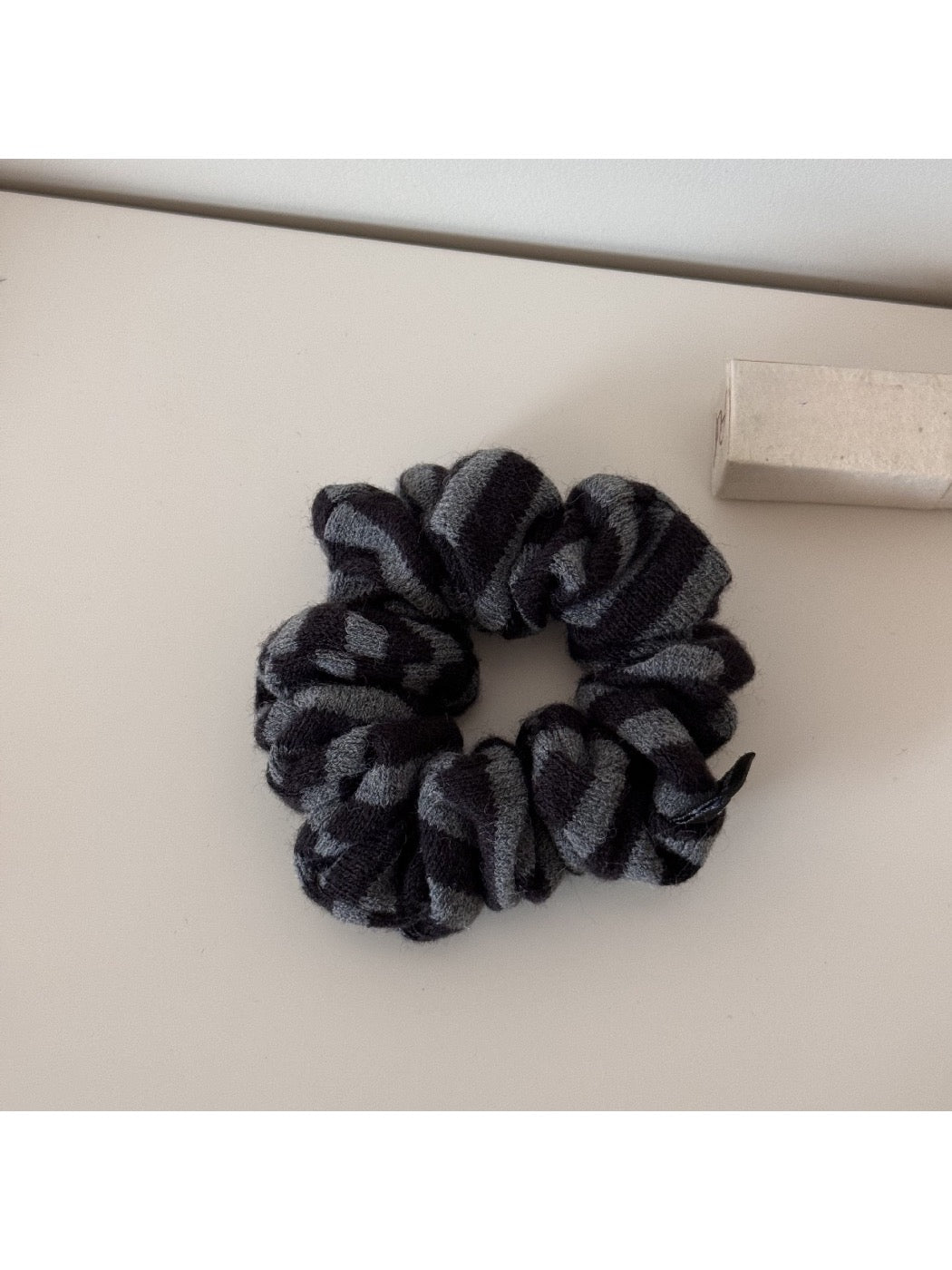 Gifty - Striped Knit Hair Scrunchie