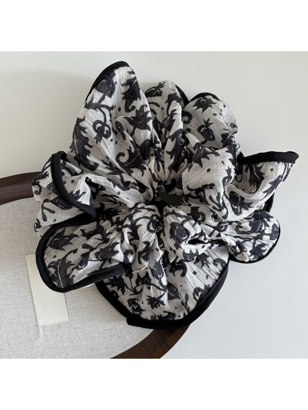 Gifty - Vintage Printed Polyester Hair Scrunchie