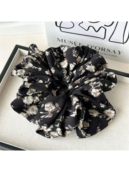 Gifty - Elegant Floral Pattern Scrunchie