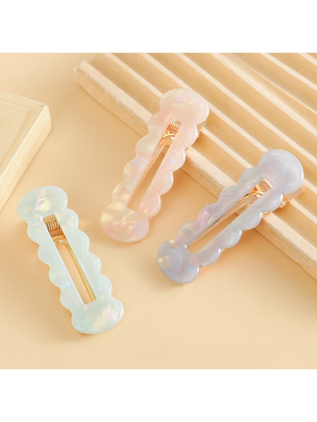 Beau - Colorful Hollowed Out Wave Shaped Hair Clip